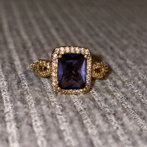Vintage size 6.5 gold tone chunky faux amethyst ring studded with rhinestones